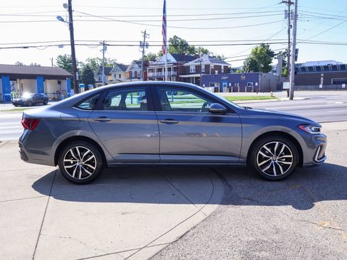 Used 2026 Volkswagen Jetta SE FWD image 6
