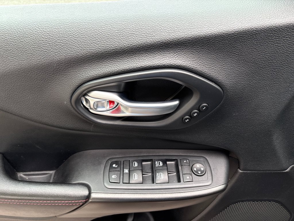 Used 2020 Jeep Cherokee Trailhawk AWD/4WD image 16