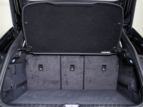 Certified 2025 Porsche Macan Electric image 28