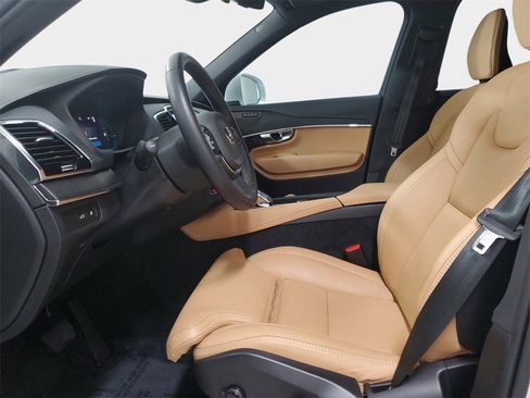 Used 2025 Volvo XC90 T8 Ultra w/ Protection Package Premier image 11