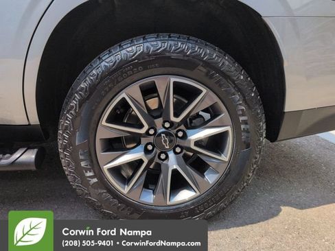 Used 2024 Chevrolet Tahoe Z71 w/ Luxury Package AWD/4WD image 32