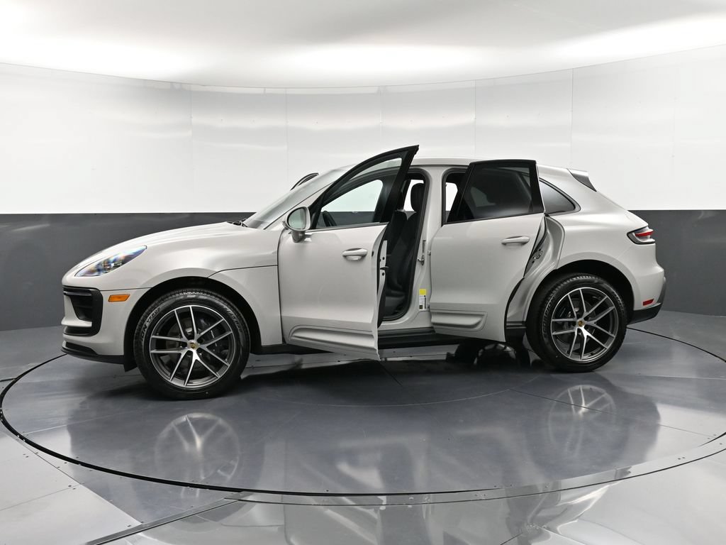Certified 2026 Porsche Macan AWD/4WD image 37