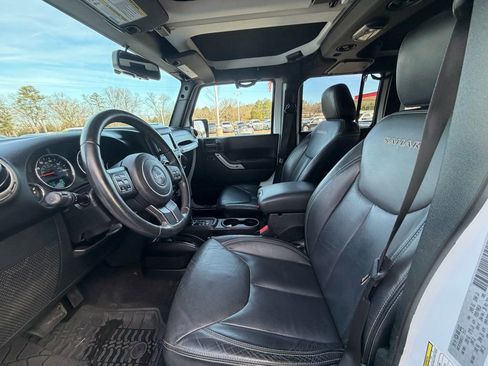 Used 2017 Jeep Wrangler Unlimited Sahara w/ Connectivity Group image 11