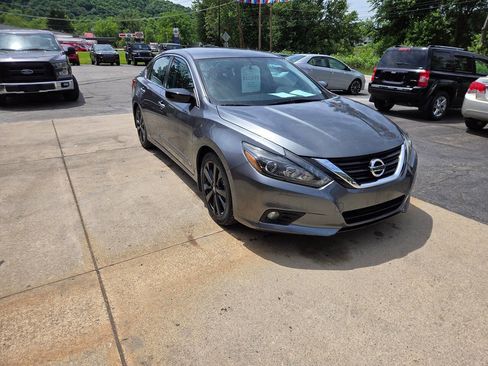Used 2017 Nissan Altima 2.5 SR w/ Midnight Edition Package FWD image 1