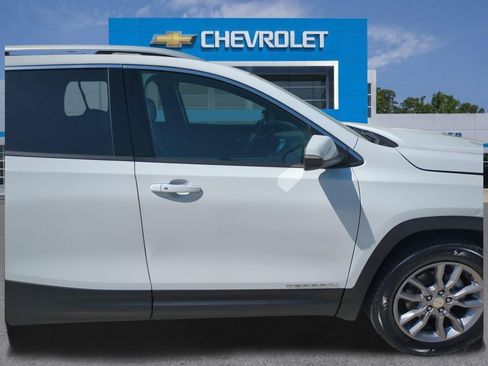 Used 2024 GMC Terrain SLT AWD/4WD image 33