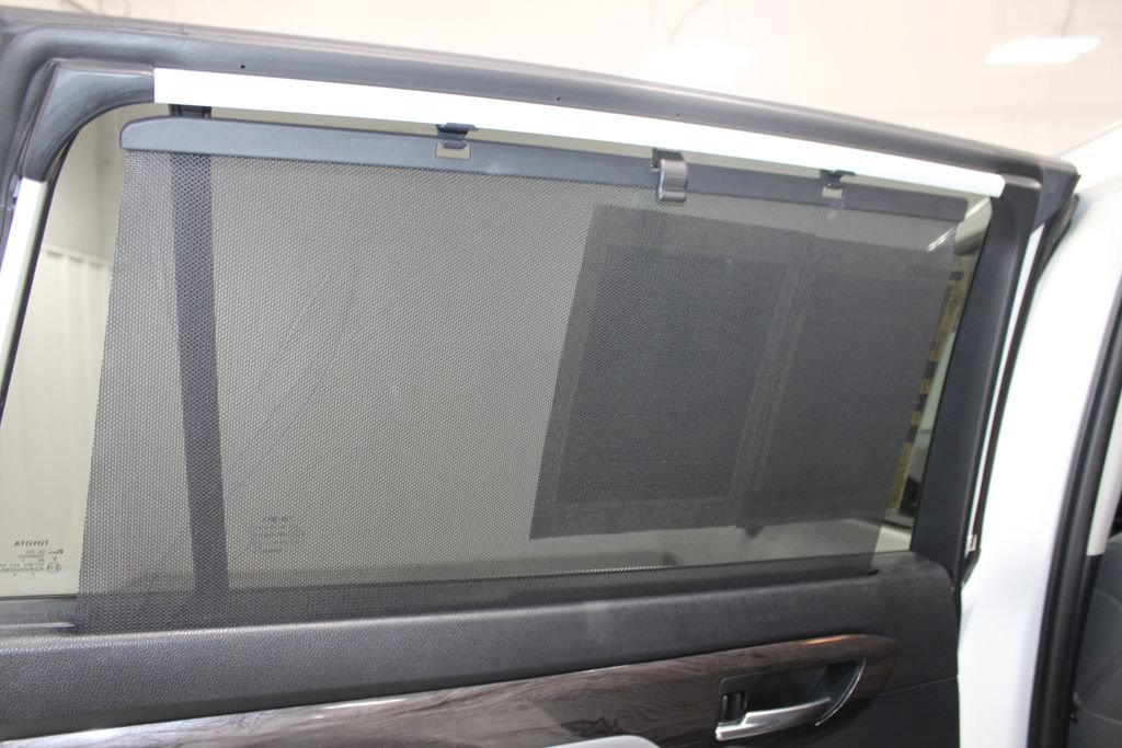 Used 2023 Toyota Highlander Limited FWD image 19