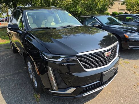 Used 2023 Cadillac XT6 Premium Luxury AWD/4WD image 2