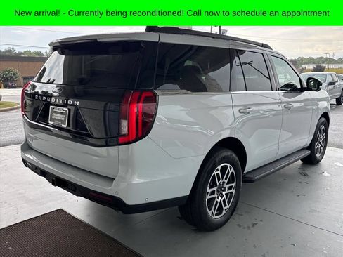 Used 2025 Ford Expedition Active RWD image 26