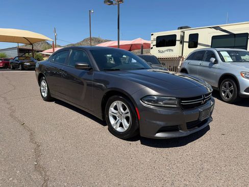 Used 2015 Dodge Charger SE RWD image 3
