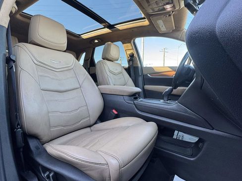 Used 2018 Cadillac XT5 Platinum w/ Driver Assist Package image 28