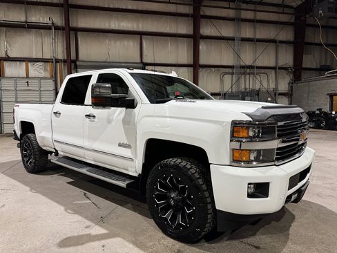 Used 2016 Chevrolet Silverado 2500 High Country w/ Duramax Plus Package image 2