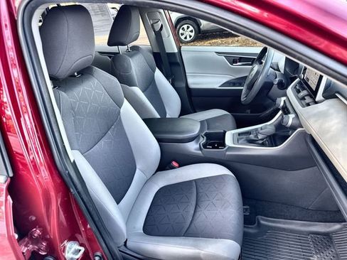 Used 2023 Toyota RAV4 XLE image 32
