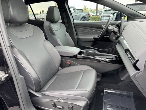 Certified 2023 Volkswagen ID.4 Pro S image 35