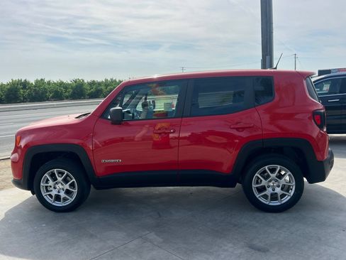 Used 2023 Jeep Renegade Latitude AWD/4WD image 8