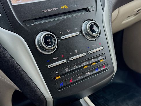 Used 2019 Lincoln MKC Reserve w/ MKC Technology Package FWD image 12