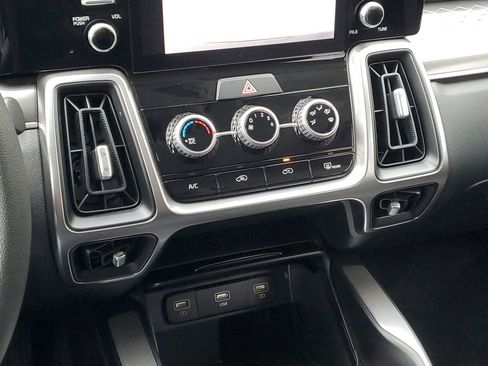 Used 2023 Kia Sorento LX image 20