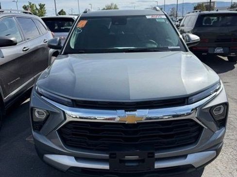 Used 2025 Chevrolet TrailBlazer LT AWD/4WD image 3
