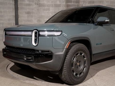 Used 2026 Rivian R1T Premium AWD/4WD image 9