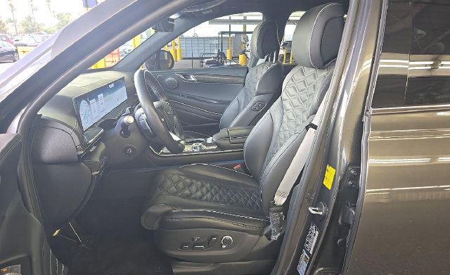 Used 2025 Genesis GV80 3.5T e-SC AWD/4WD image 3