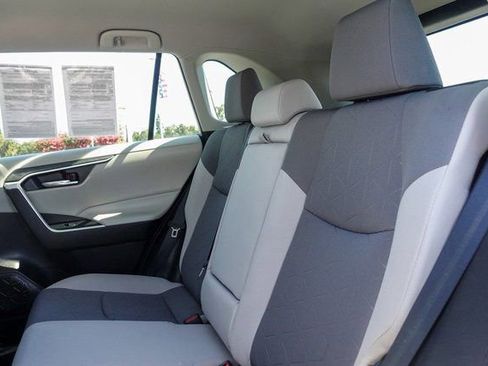 Used 2022 Toyota RAV4 XLE image 29