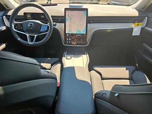 New 2025 Volvo EX90 Plus image 17