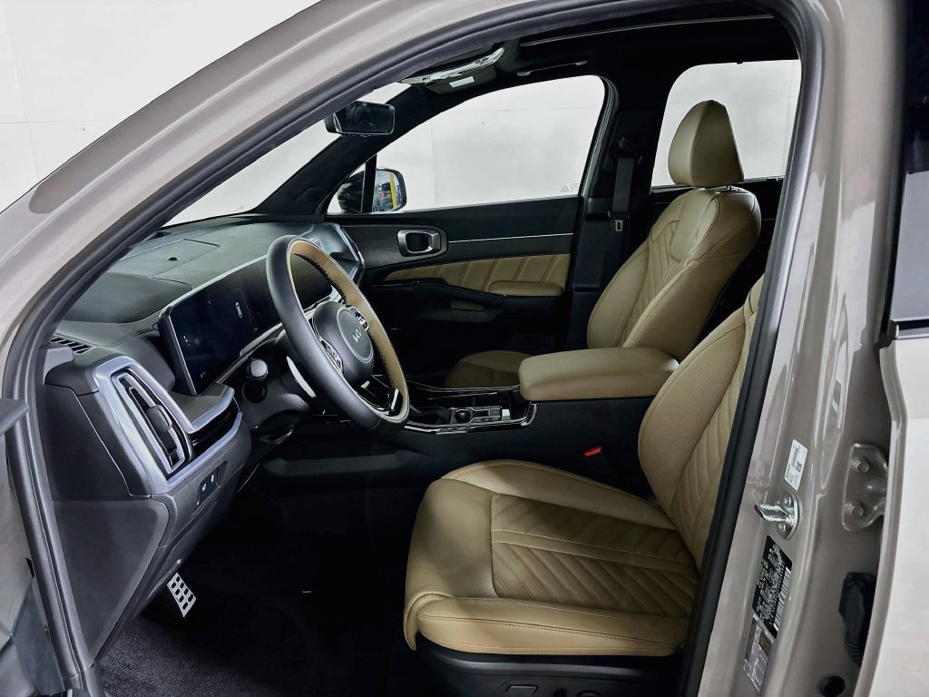 Used 2024 Kia Sorento SX Prestige w/ Olive Brown Leather Package AWD/4WD image 11