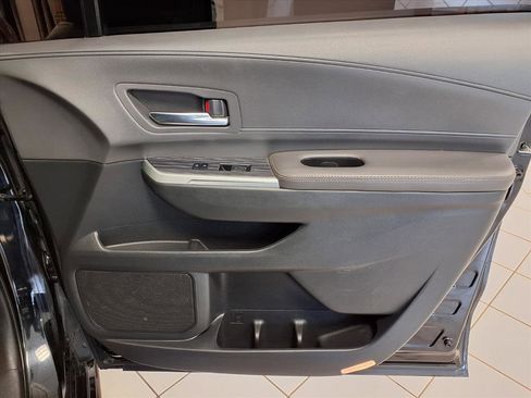 Used 2022 Toyota Sienna XLE Woodland Edition image 12