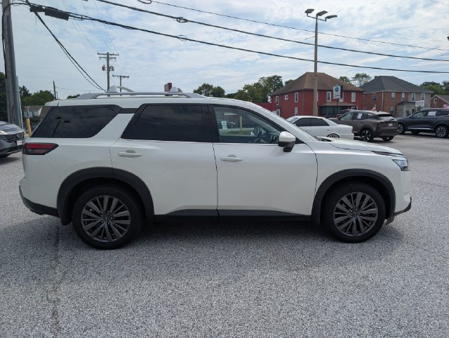 Used 2024 Nissan Pathfinder SL w/ SL Premium Package AWD/4WD image 6