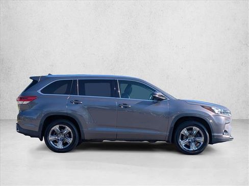 Used 2019 Toyota Highlander Limited Platinum AWD/4WD image 4