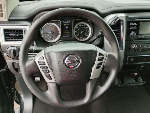 Used 2017 Nissan Titan SV image 13