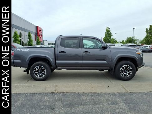 Used 2022 Toyota Tacoma TRD Sport w/ Technology Package AWD/4WD image 8