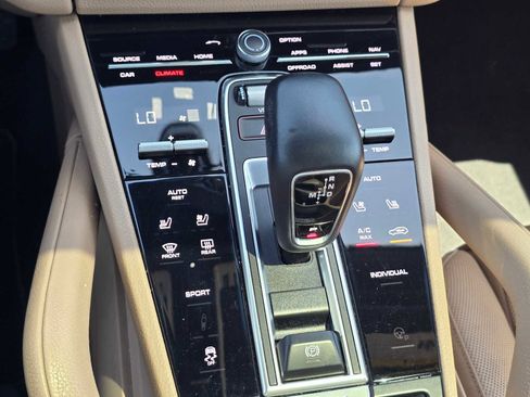 Used 2019 Porsche Cayenne AWD/4WD image 30