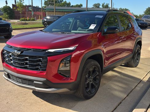 Used 2026 Chevrolet Equinox LT w/ Convenience Package II FWD image 3