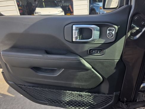 Used 2021 Jeep Wrangler Unlimited Sahara AWD/4WD image 24