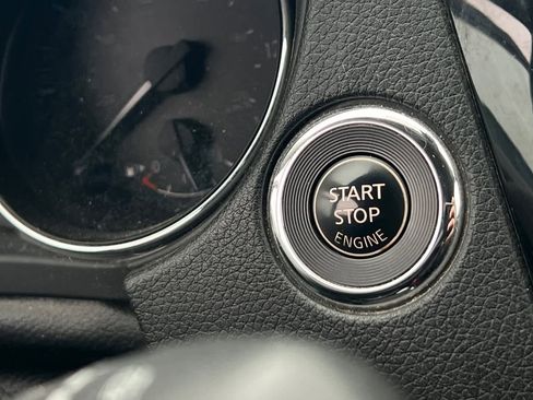 Used 2020 Nissan Rogue SV image 25