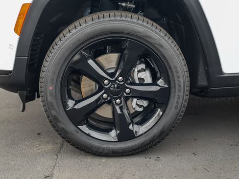 New 2025 Jeep Grand Cherokee L Limited image 9