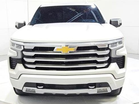 Used 2023 Chevrolet Silverado 1500 High Country w/ Technology Package AWD/4WD image 2