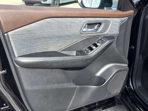 Used 2023 Nissan Rogue SV FWD image 13