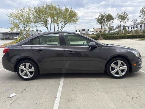 Used 2016 Chevrolet Cruze LT FWD image 2