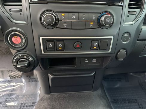 Used 2021 Nissan Titan S AWD/4WD image 27