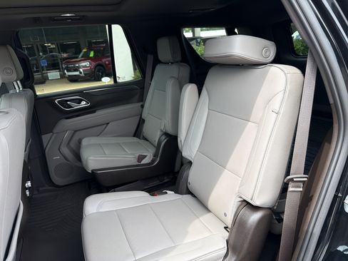 Used 2023 GMC Yukon SLT RWD image 17