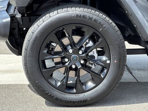 Used 2025 Jeep Wrangler Unlimited Sahara image 32