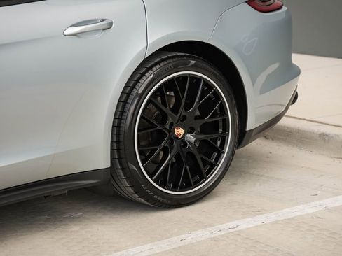 Used 2018 Porsche Panamera 4S image 38