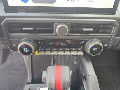 Used 2025 Toyota Tacoma TRD Pro image 17