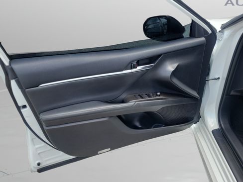 Used 2022 Toyota Camry XSE FWD image 14
