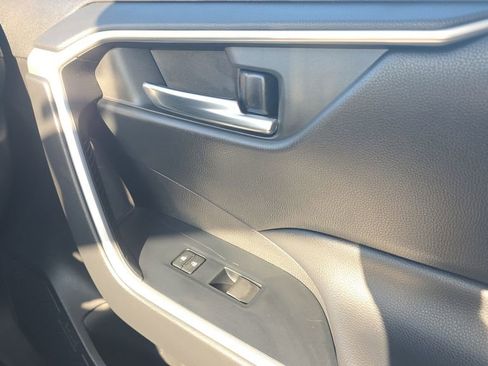 Used 2020 Toyota RAV4 XLE FWD image 13