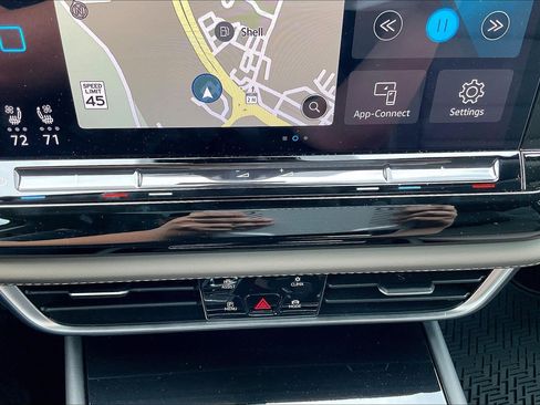 Used 2025 Volkswagen Atlas SEL AWD/4WD image 33