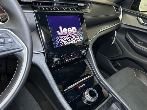 New 2025 Jeep Grand Cherokee L Altitude image 30