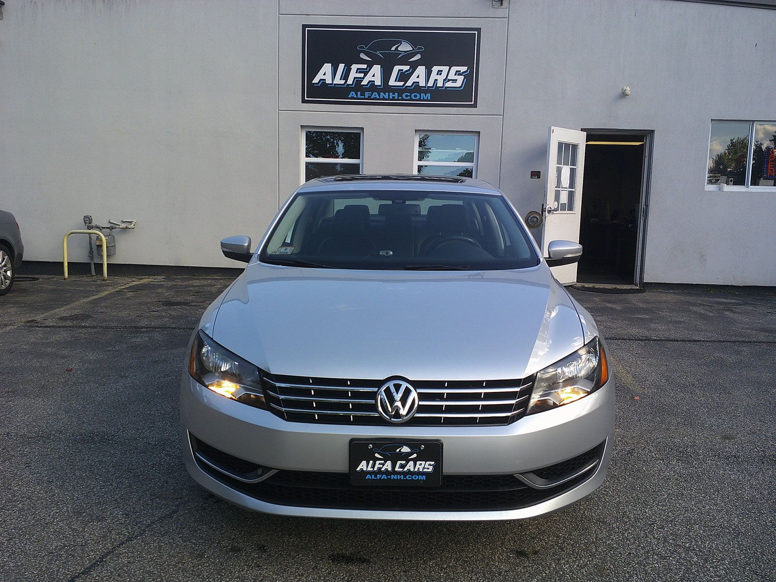 Used 2013 Volkswagen Passat TDI SE FWD image 2