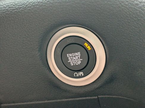 New 2026 Chrysler Pacifica Select image 40